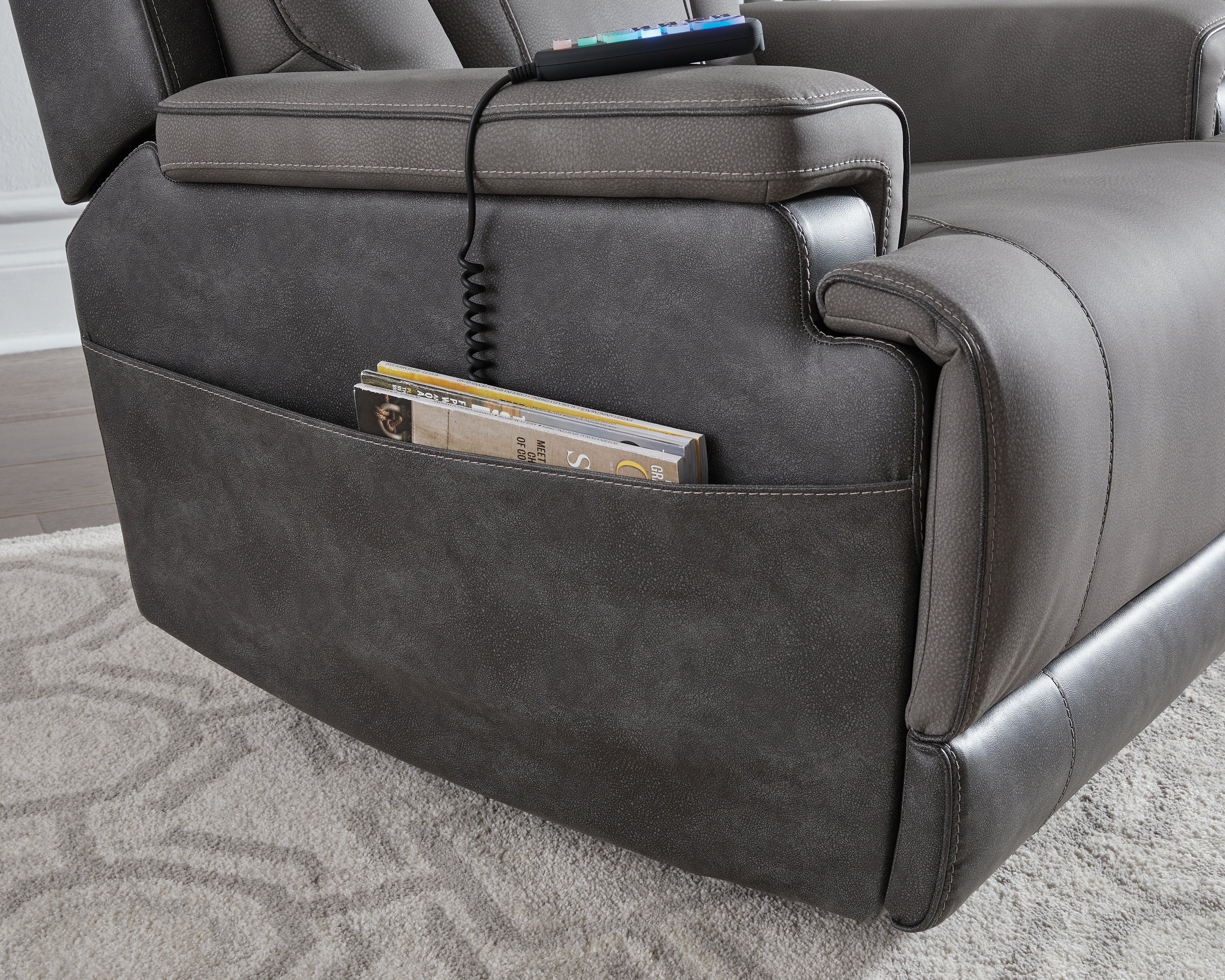 4Z-Peaceful Pause Power Lift Recliner
