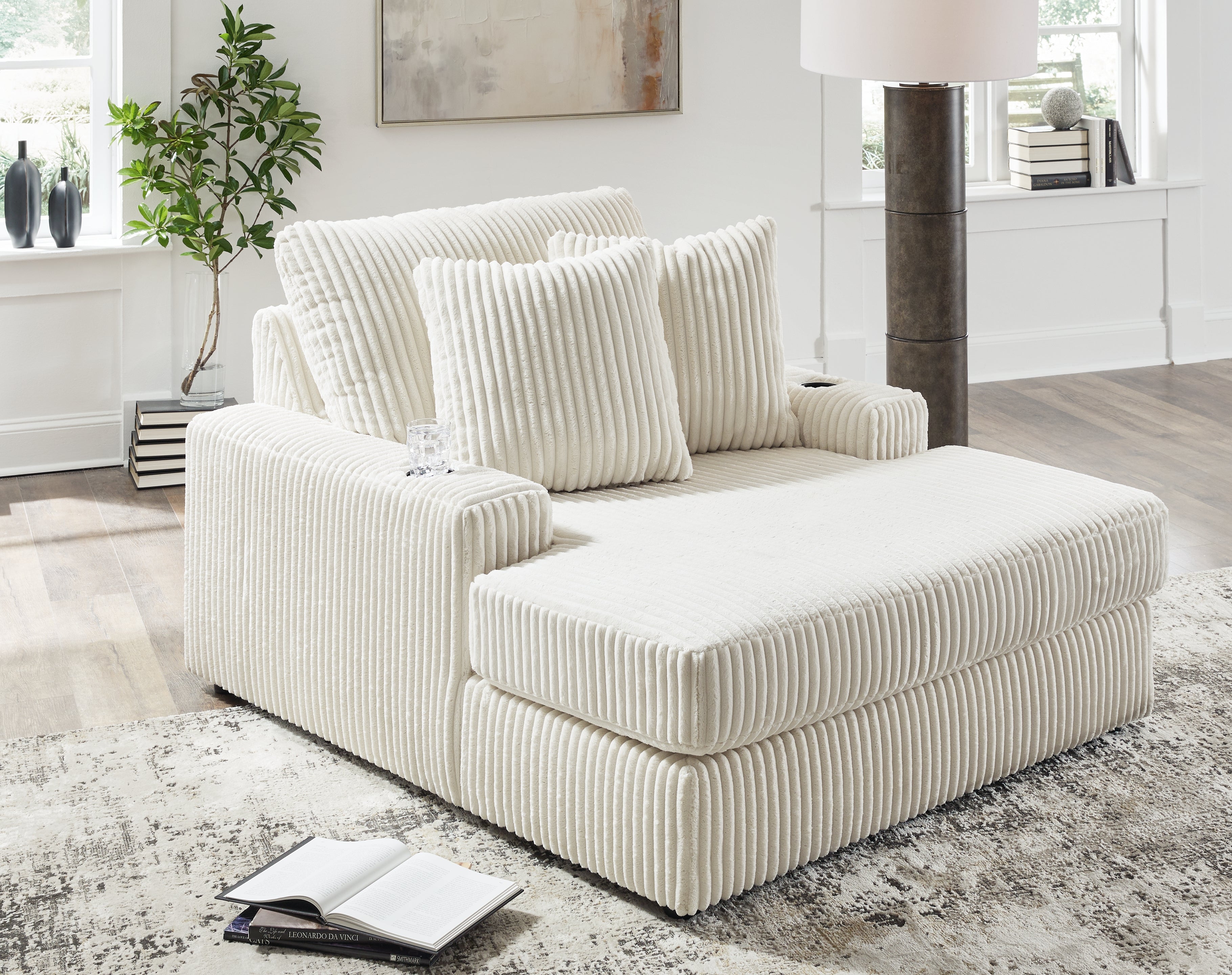 Lindyn Chaise - MyWaynesHome #