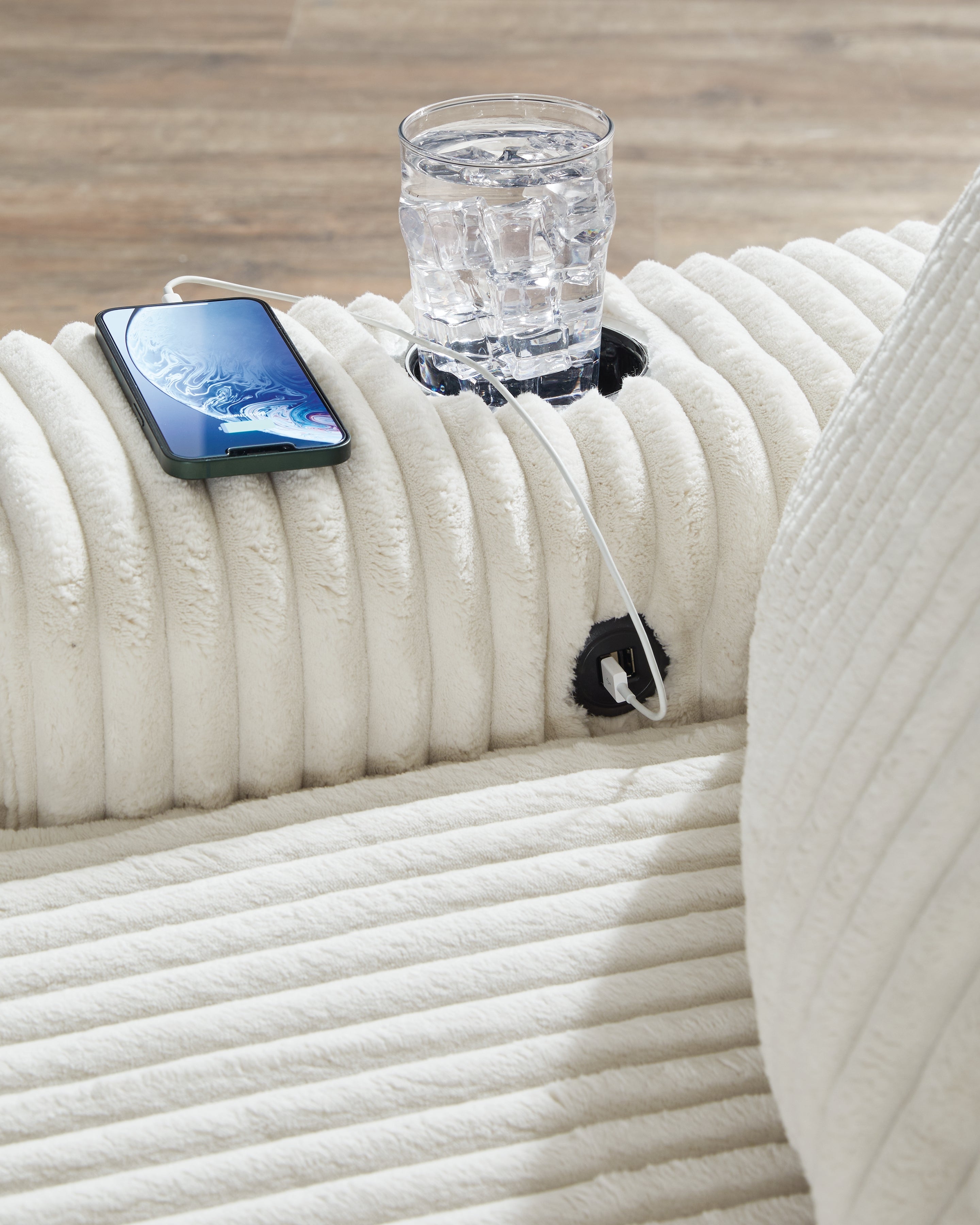 Lindyn Chaise - MyWaynesHome #
