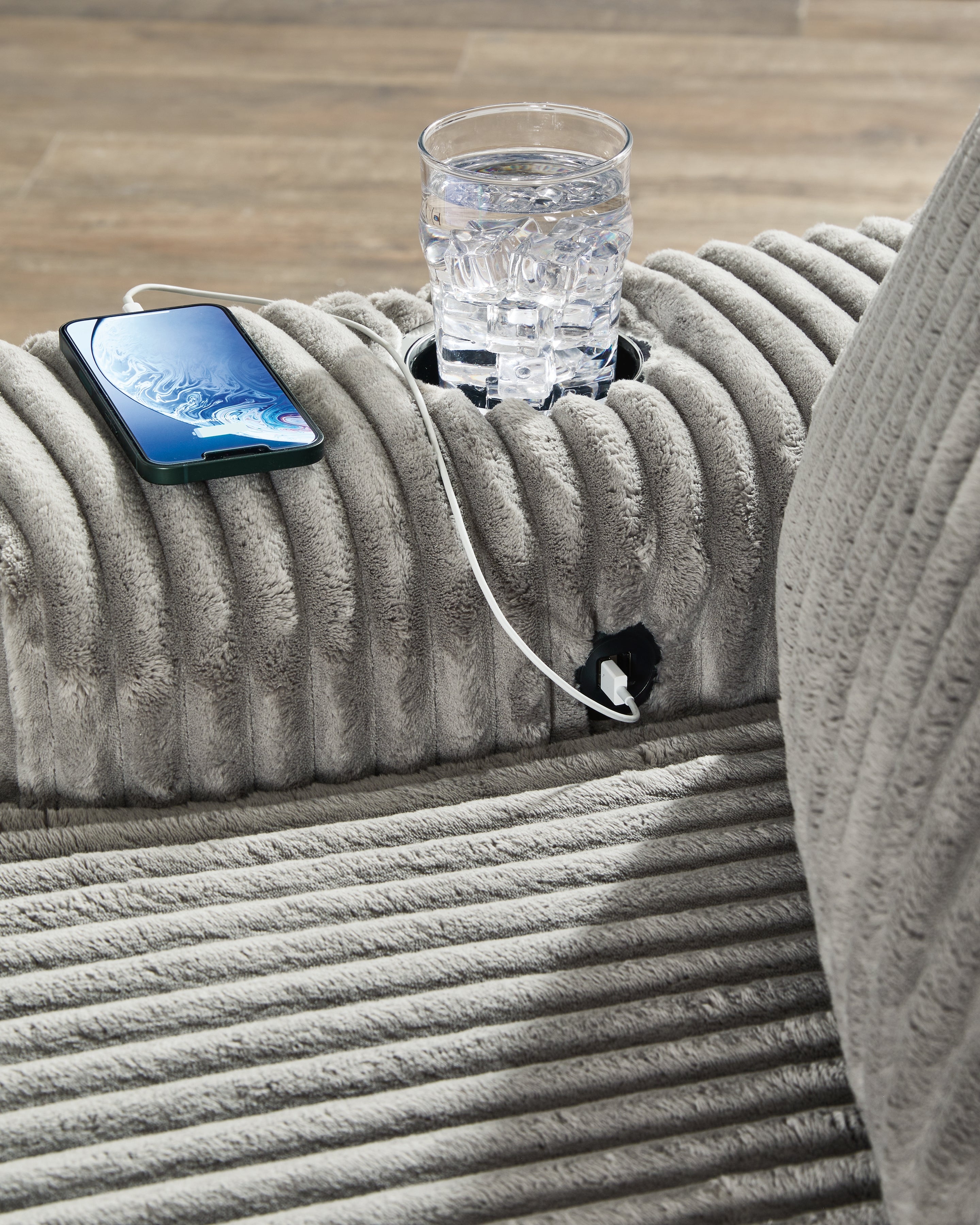 Lindyn Chaise - MyWaynesHome #