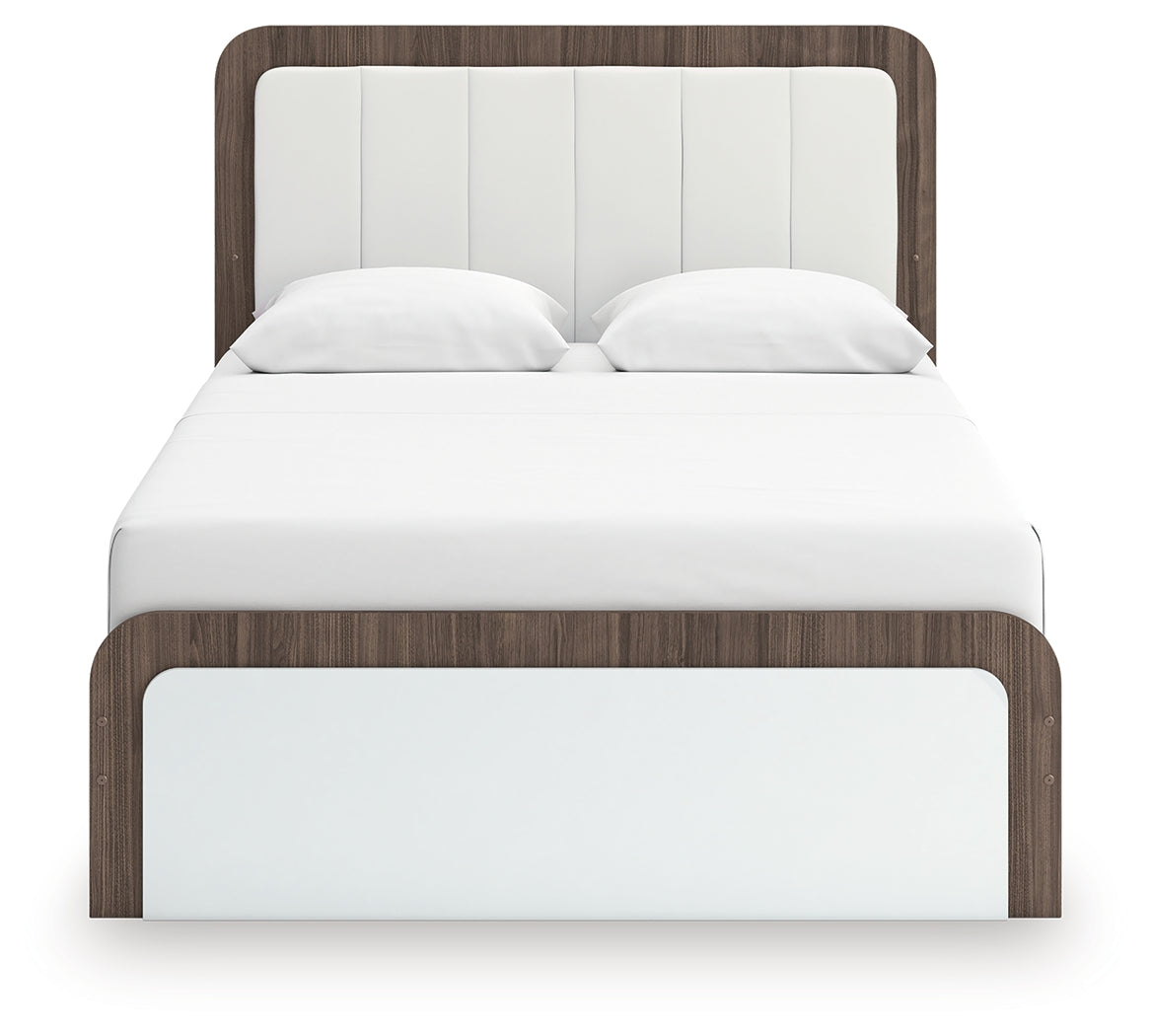 Kendanport Queen Upholstered Bed