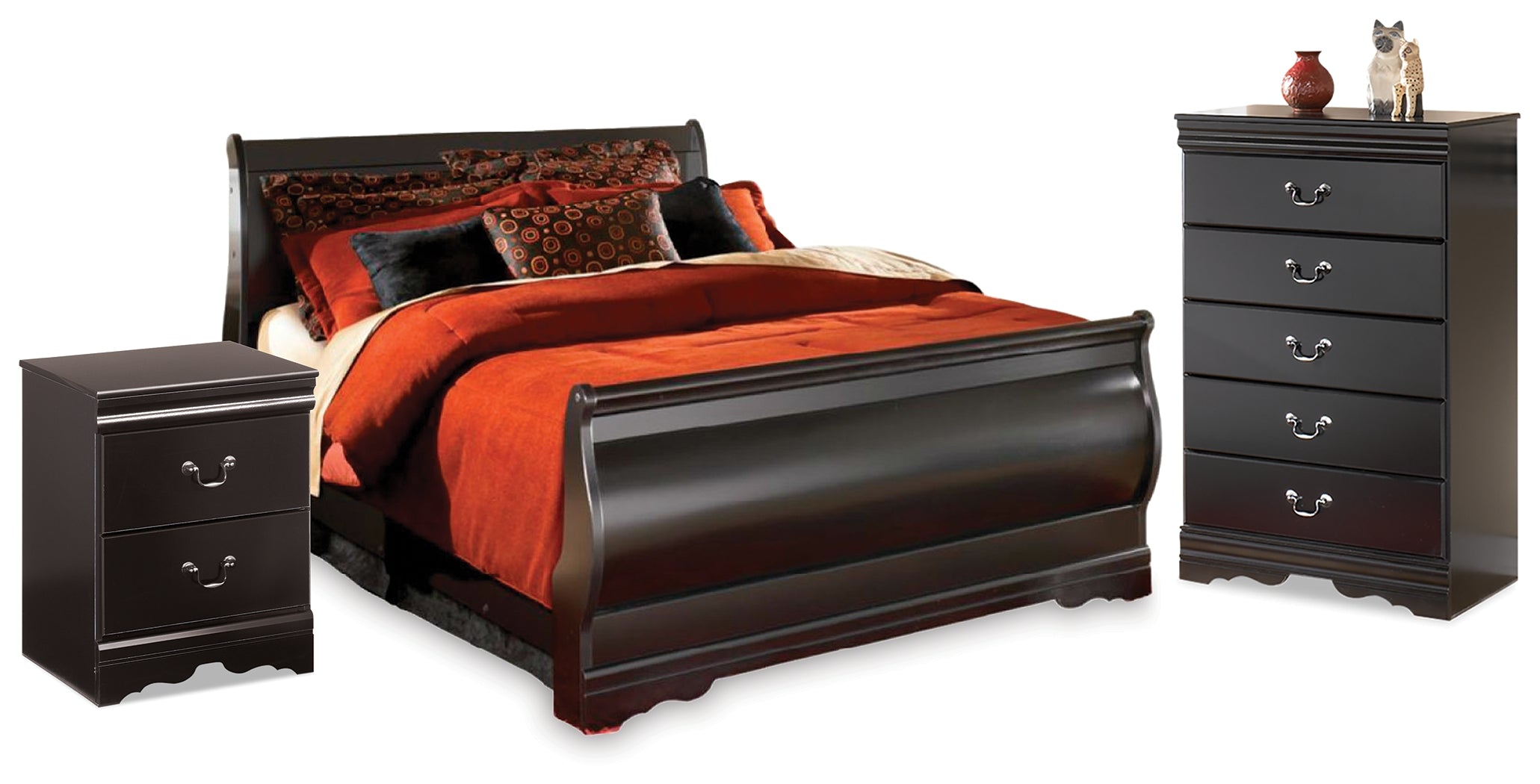 Huey Vineyard Full Sleigh Bed, Chest and Nightstand