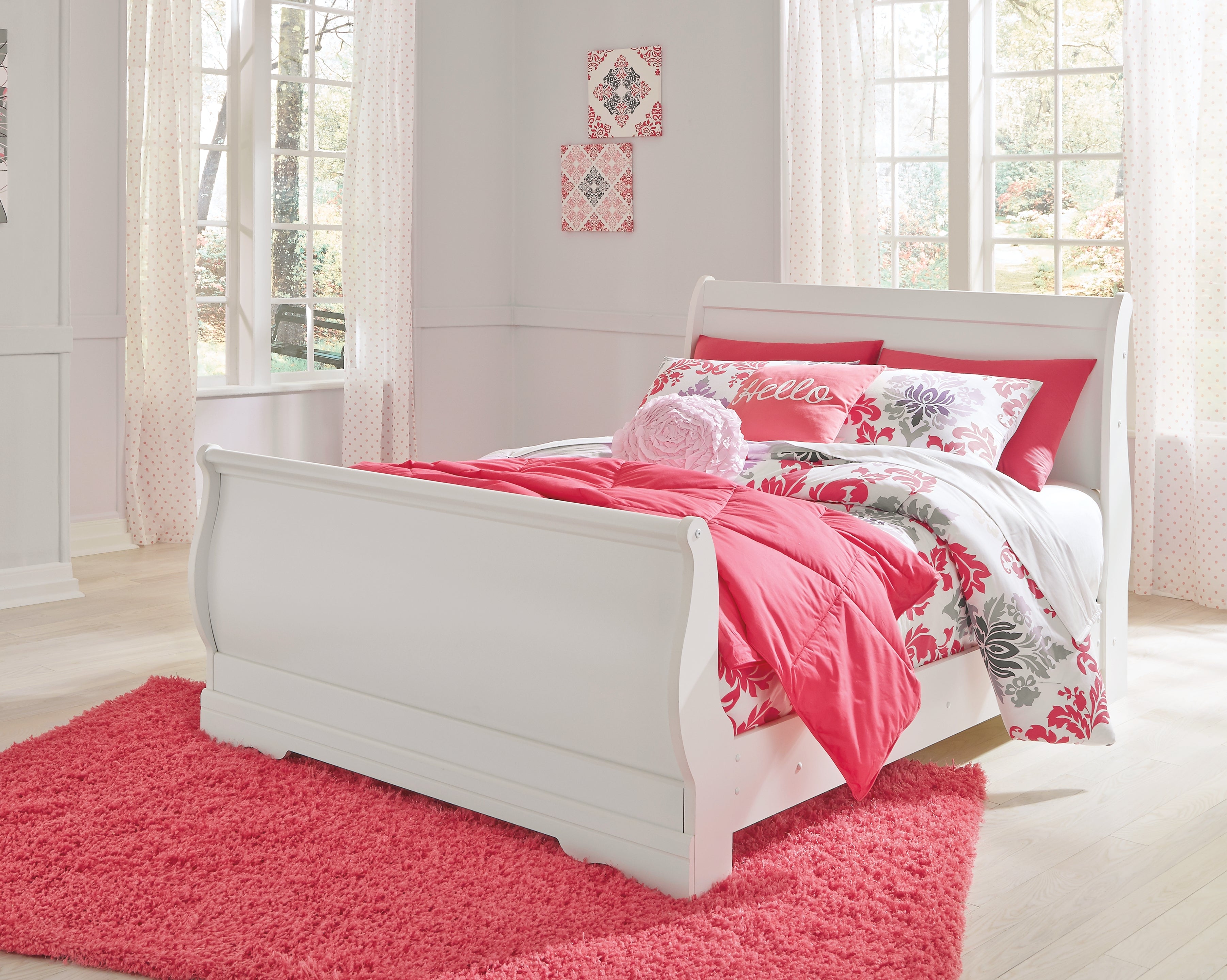 Anarasia Full Sleigh Bed, Chest and Nightstand