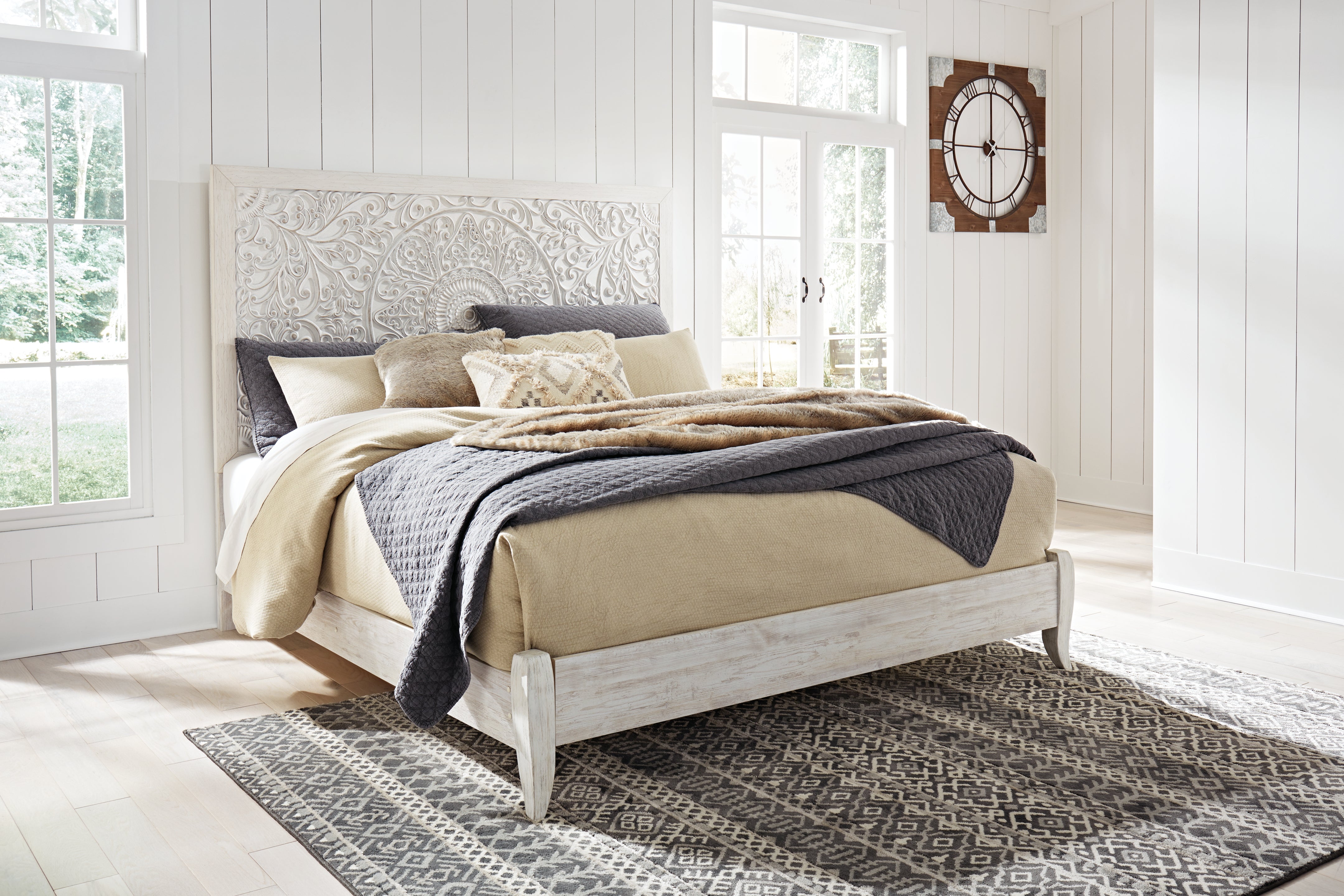 Paxberry King Panel Bed, Chest and Nightstand