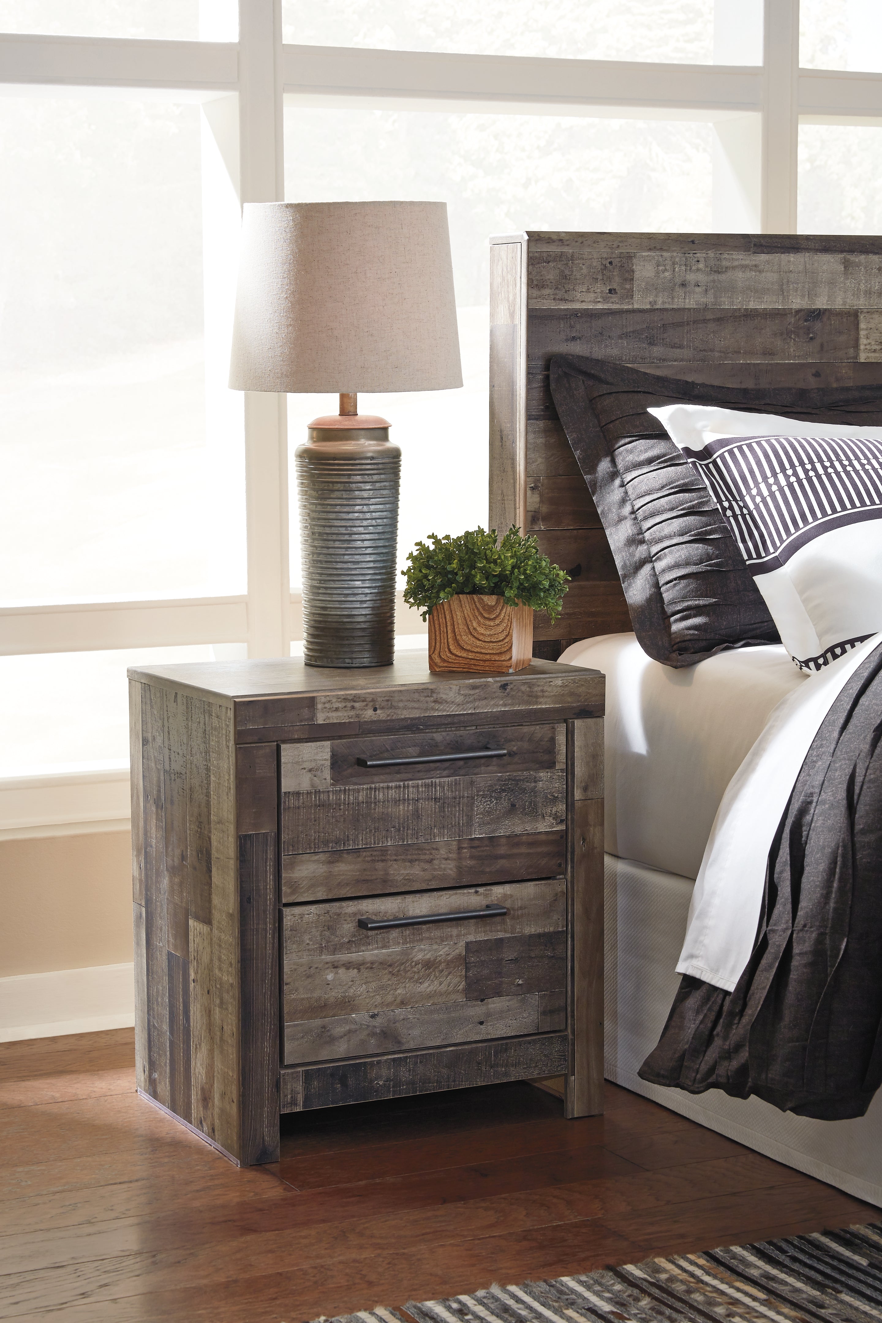 Derekson King Panel Bed and 2 Nightstands
