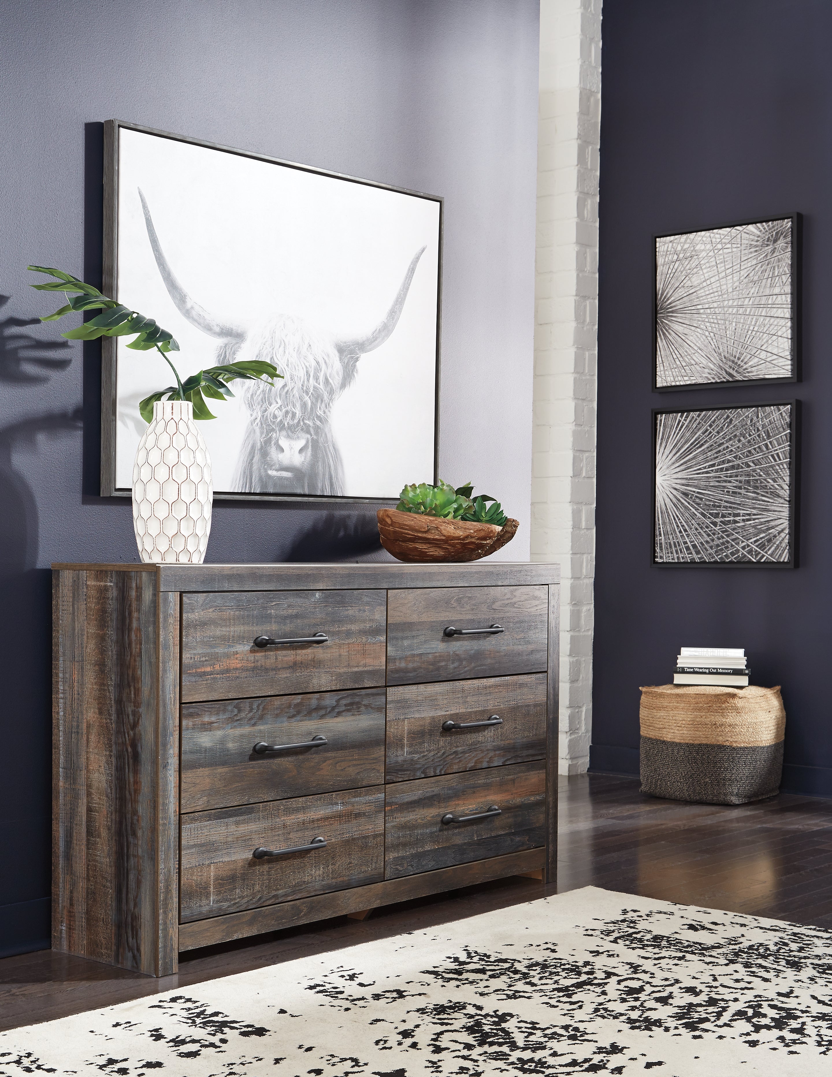 Drystan Queen Panel Bed, 2 Dressers, Mirror and 2 Nightstands