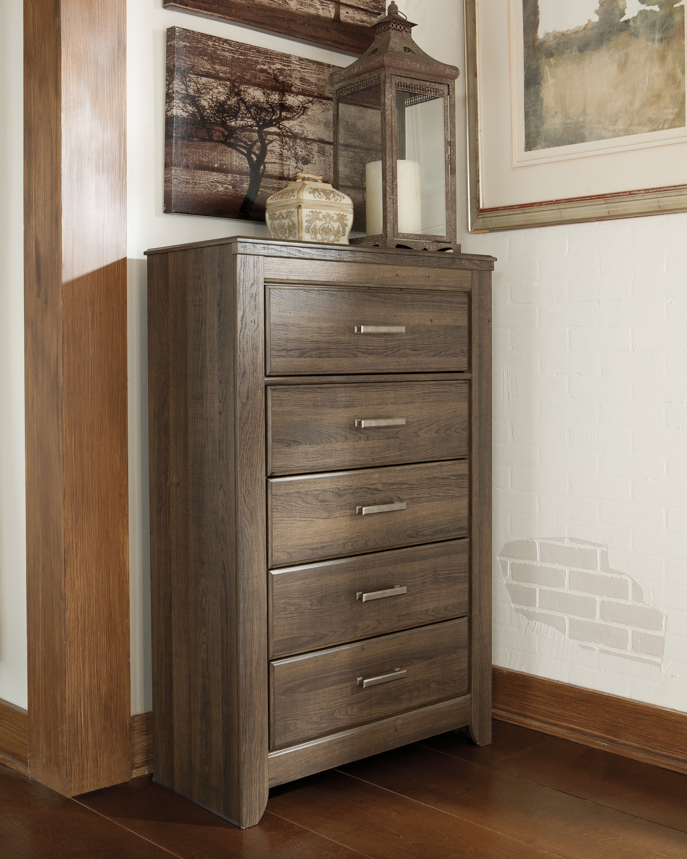 Juararo Queen Poster Bed, Dresser and Chest