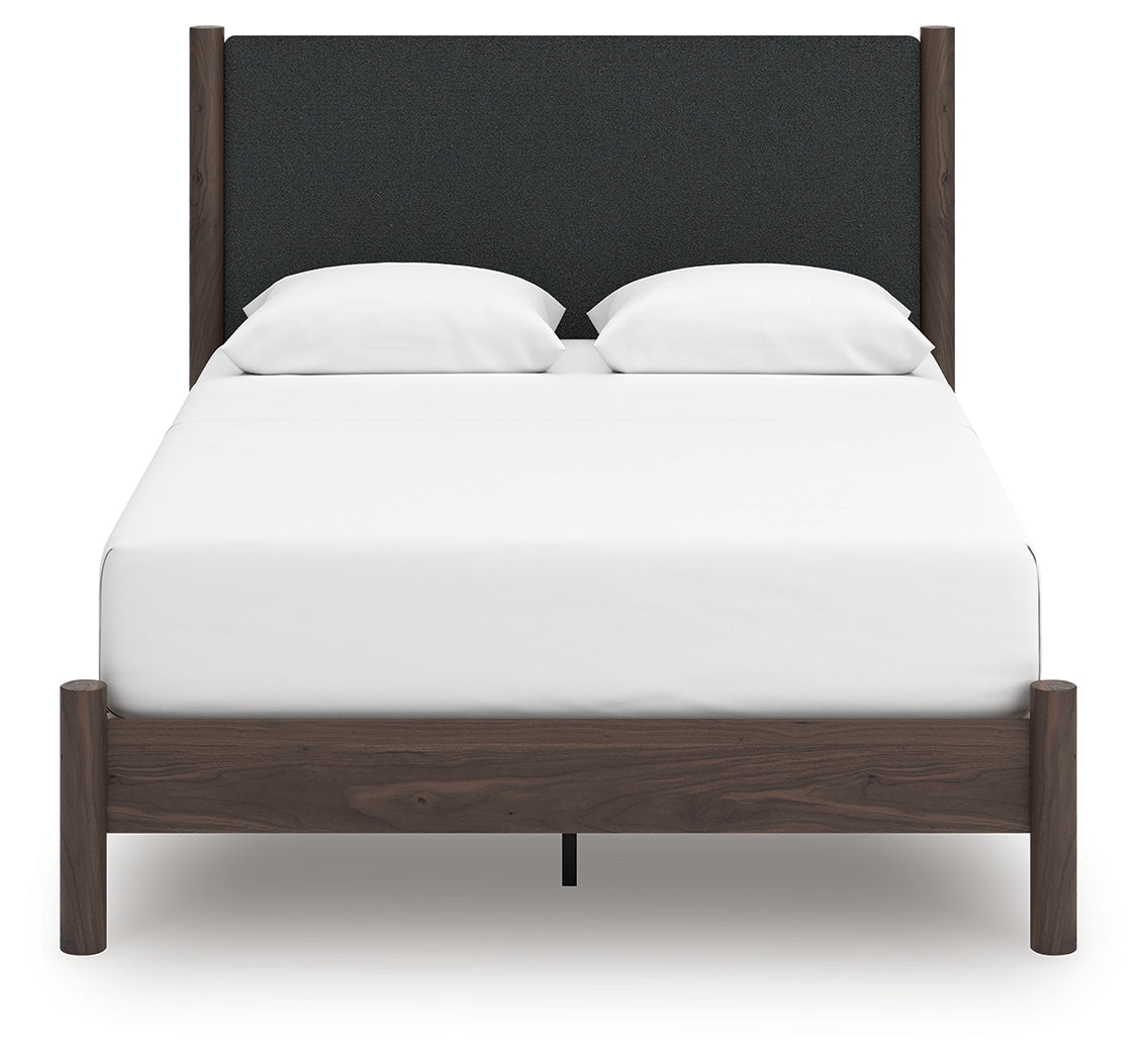Pamytta Queen Upholstered Platform Bed, Dresser and Mirror