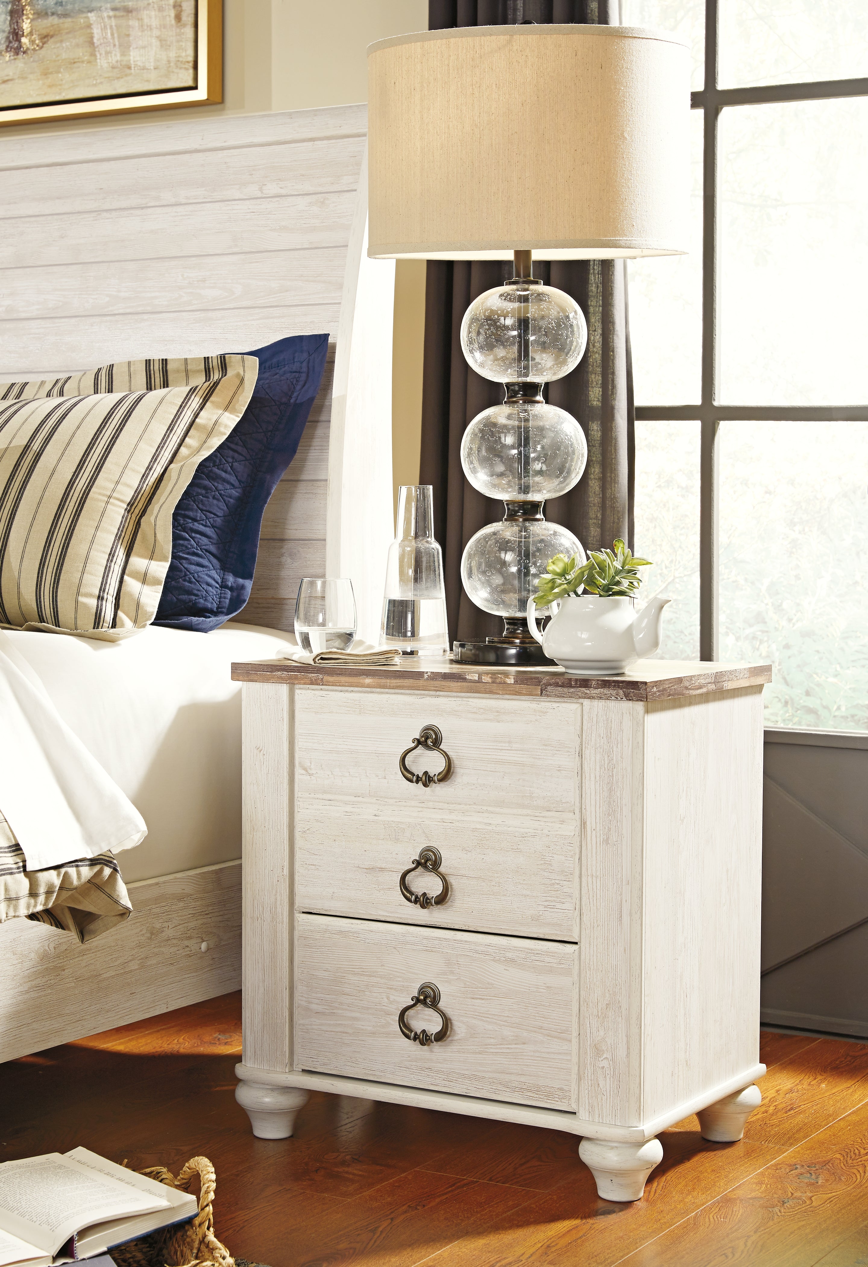Willowton Queen Panel Bed, Dresser, Mirror, and Nightstand
