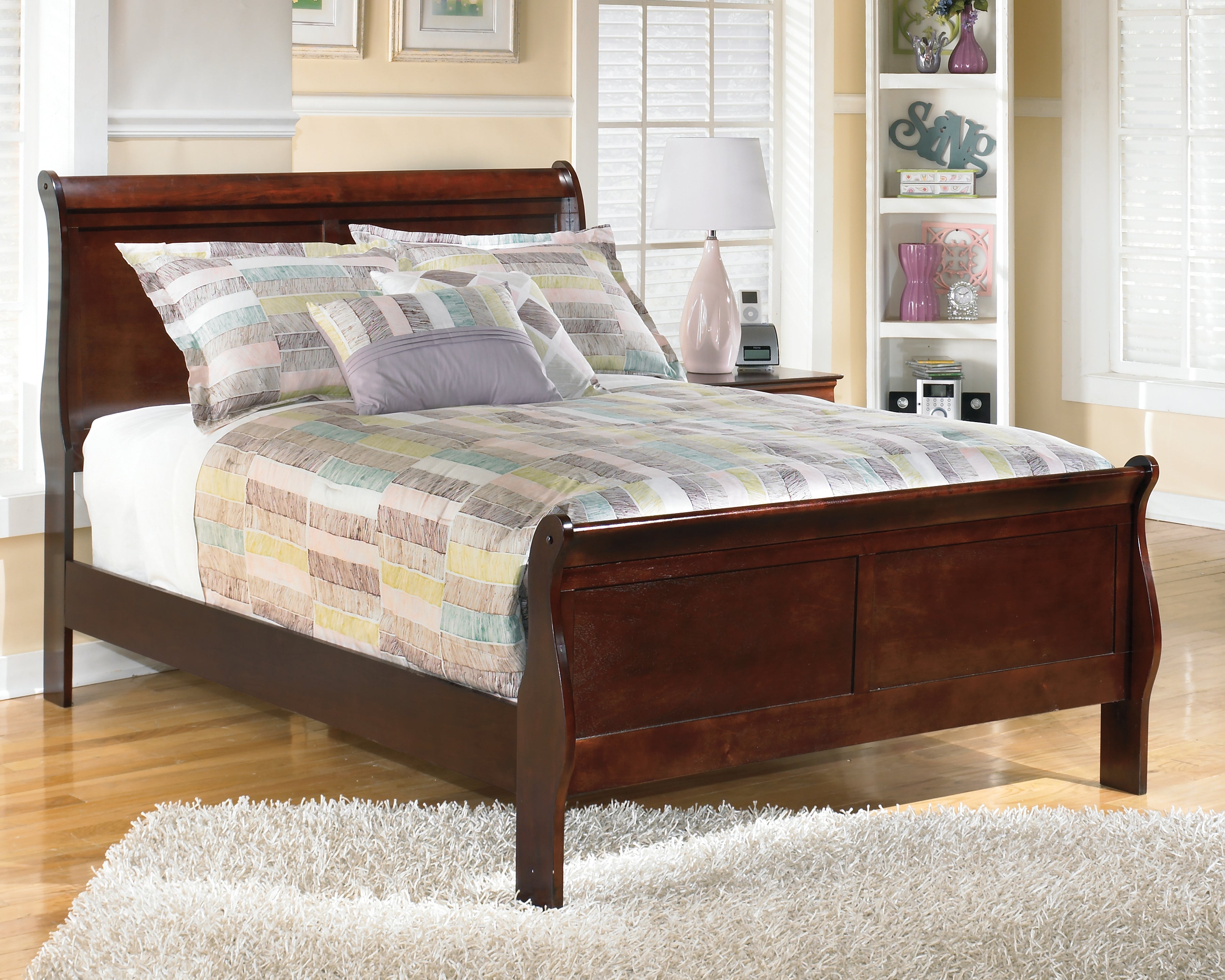 Alisdair Full Sleigh Bed and Chest