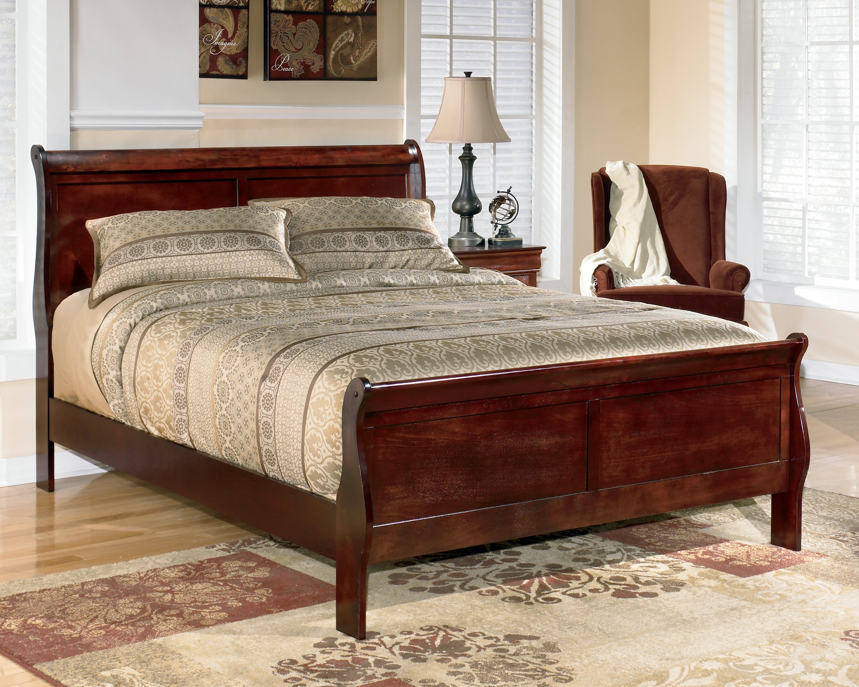 Alisdair Queen Sleigh Bed and 2 Nightstands