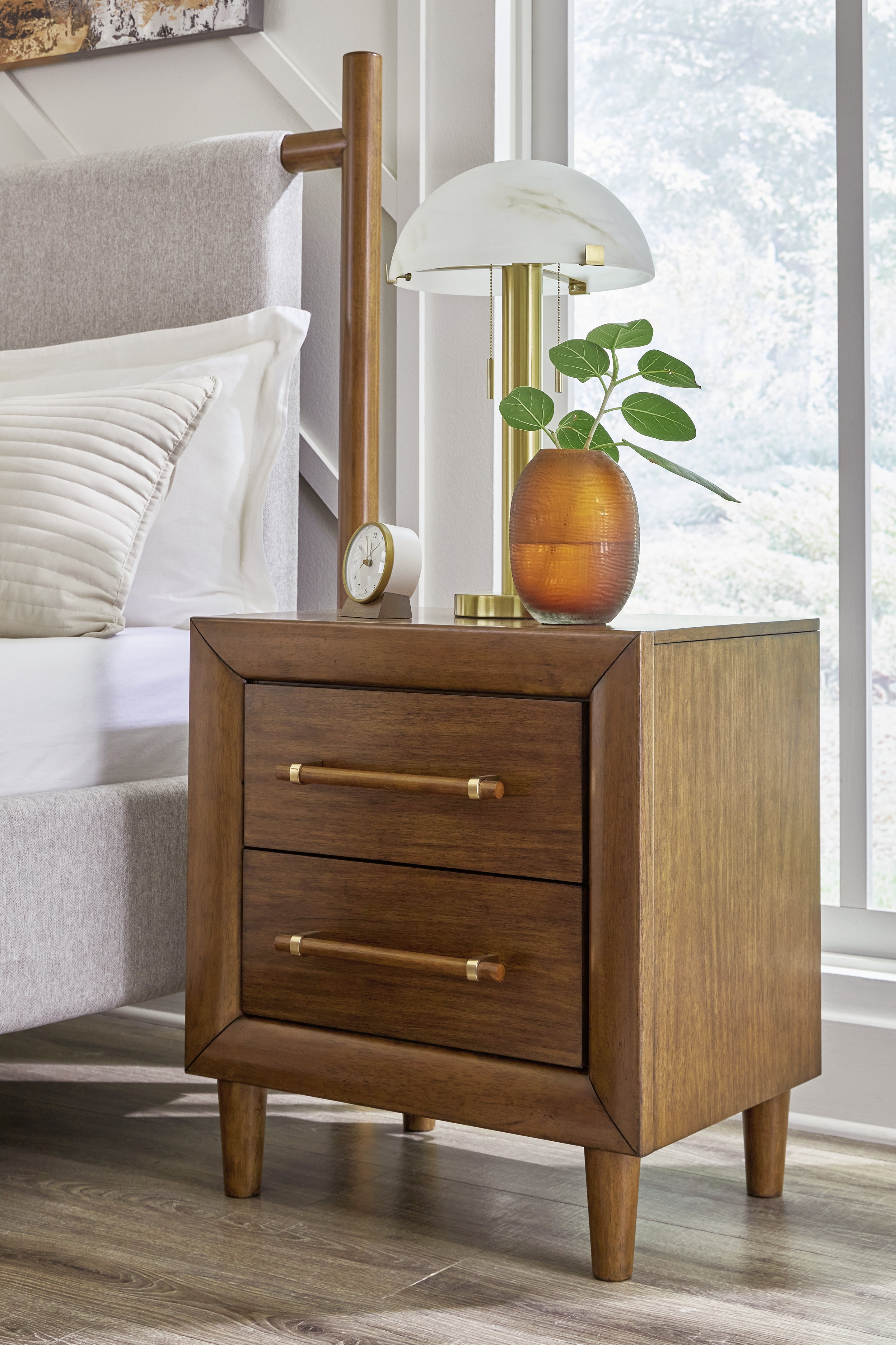 Lyncott King Upholstered Bed, Chest and Nightstand