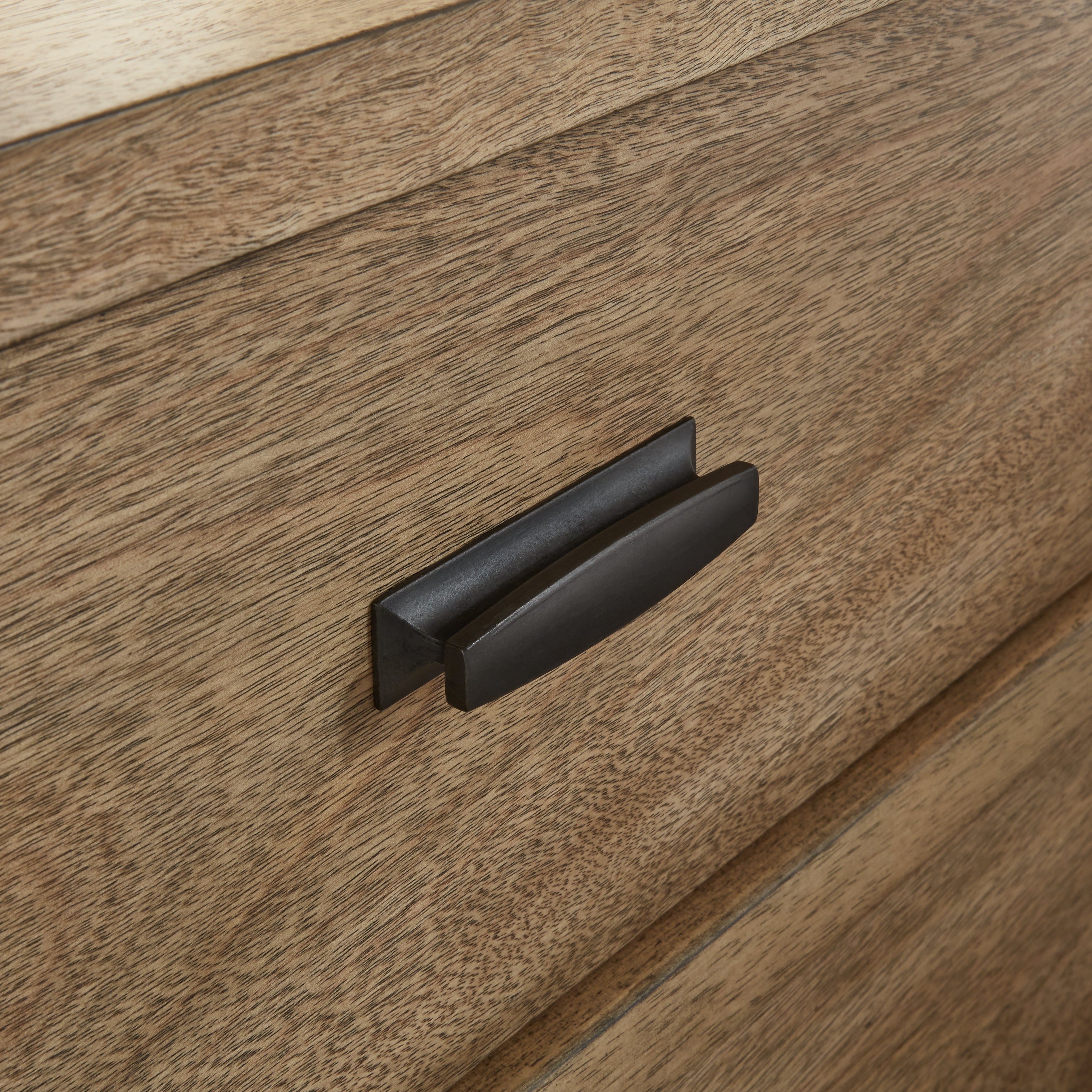 Tomtyn Chest of Drawers