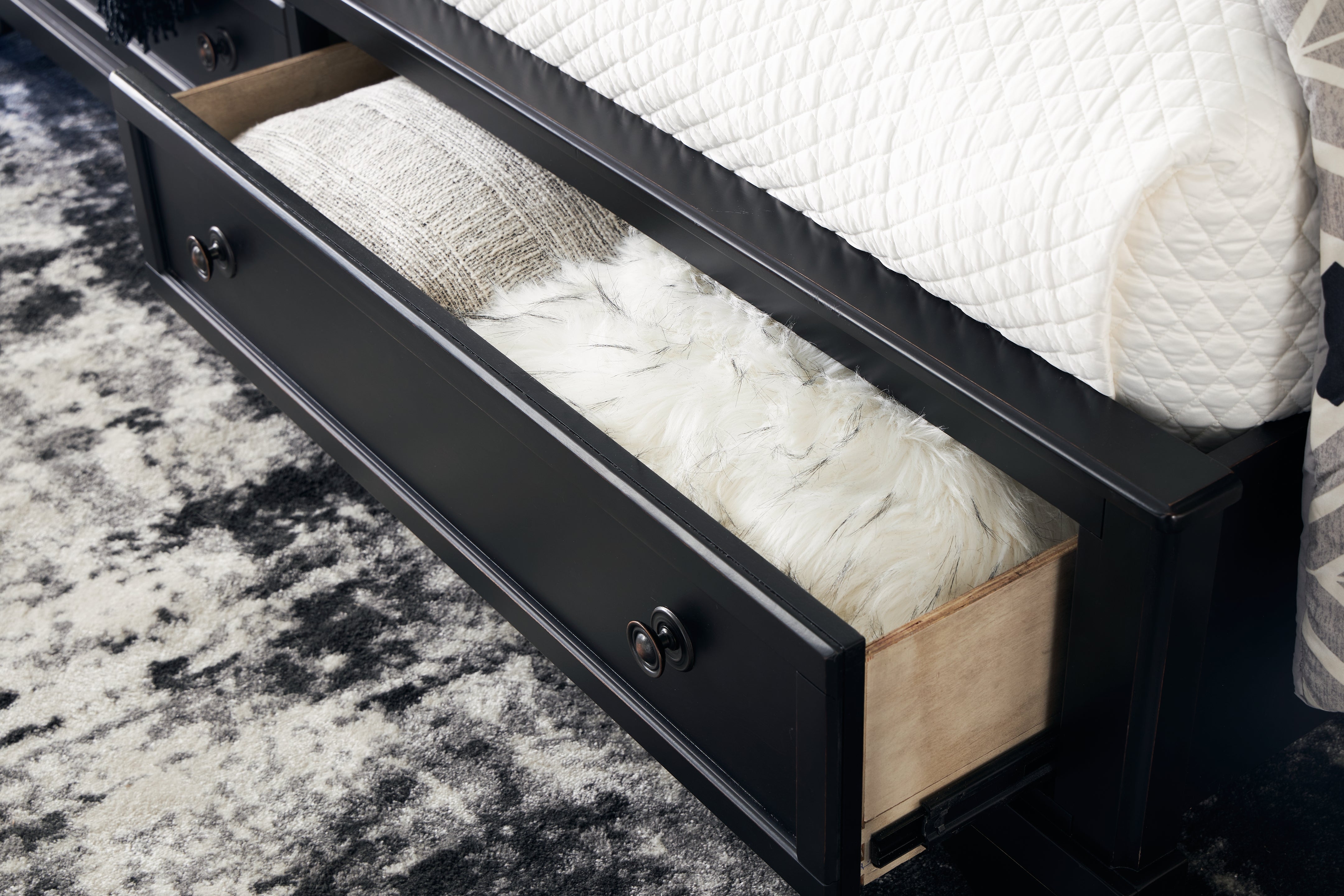 Chylanta California King Sleigh Storage Bed