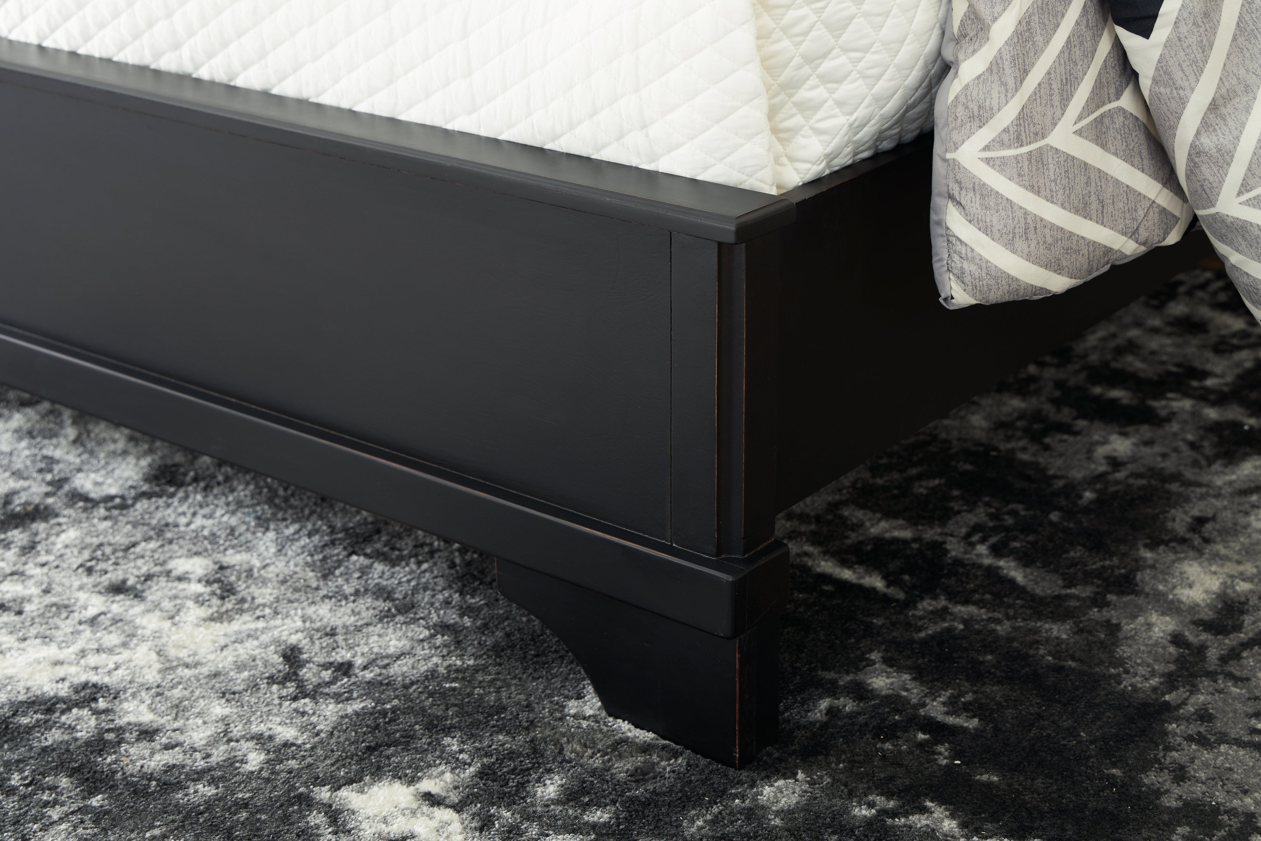 Chylanta California King Sleigh Bed