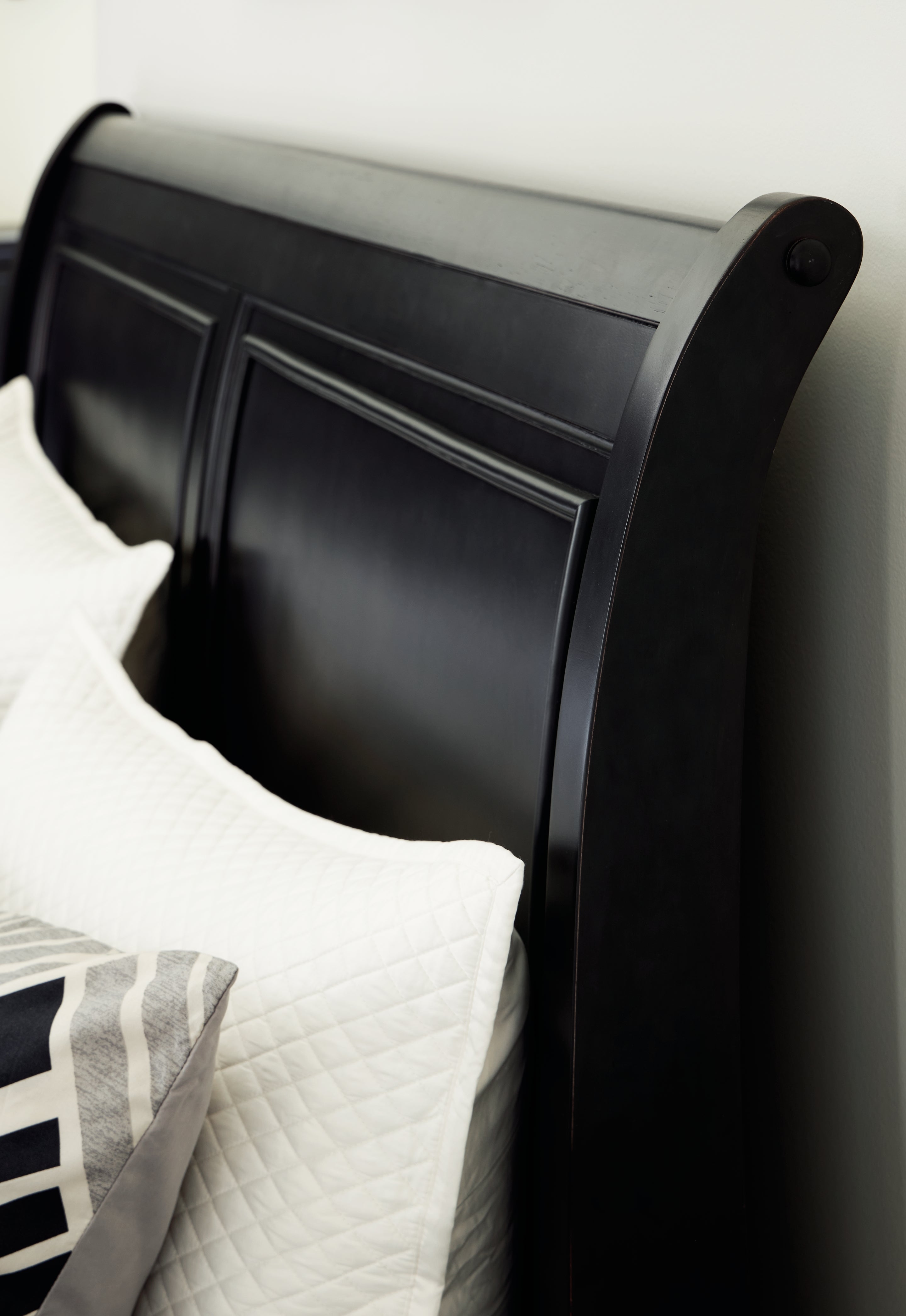 Chylanta California King Sleigh Bed