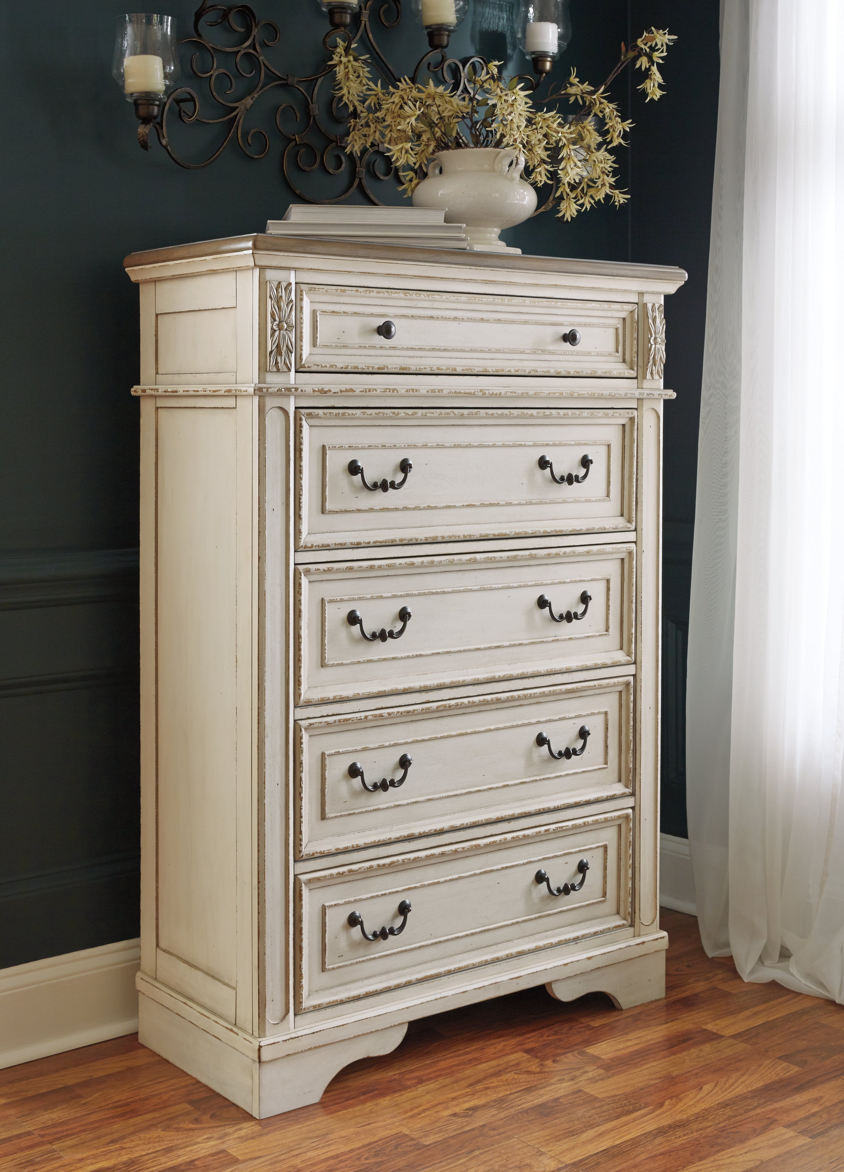 Realyn Twin Panel Bed, Chest and Nightstand