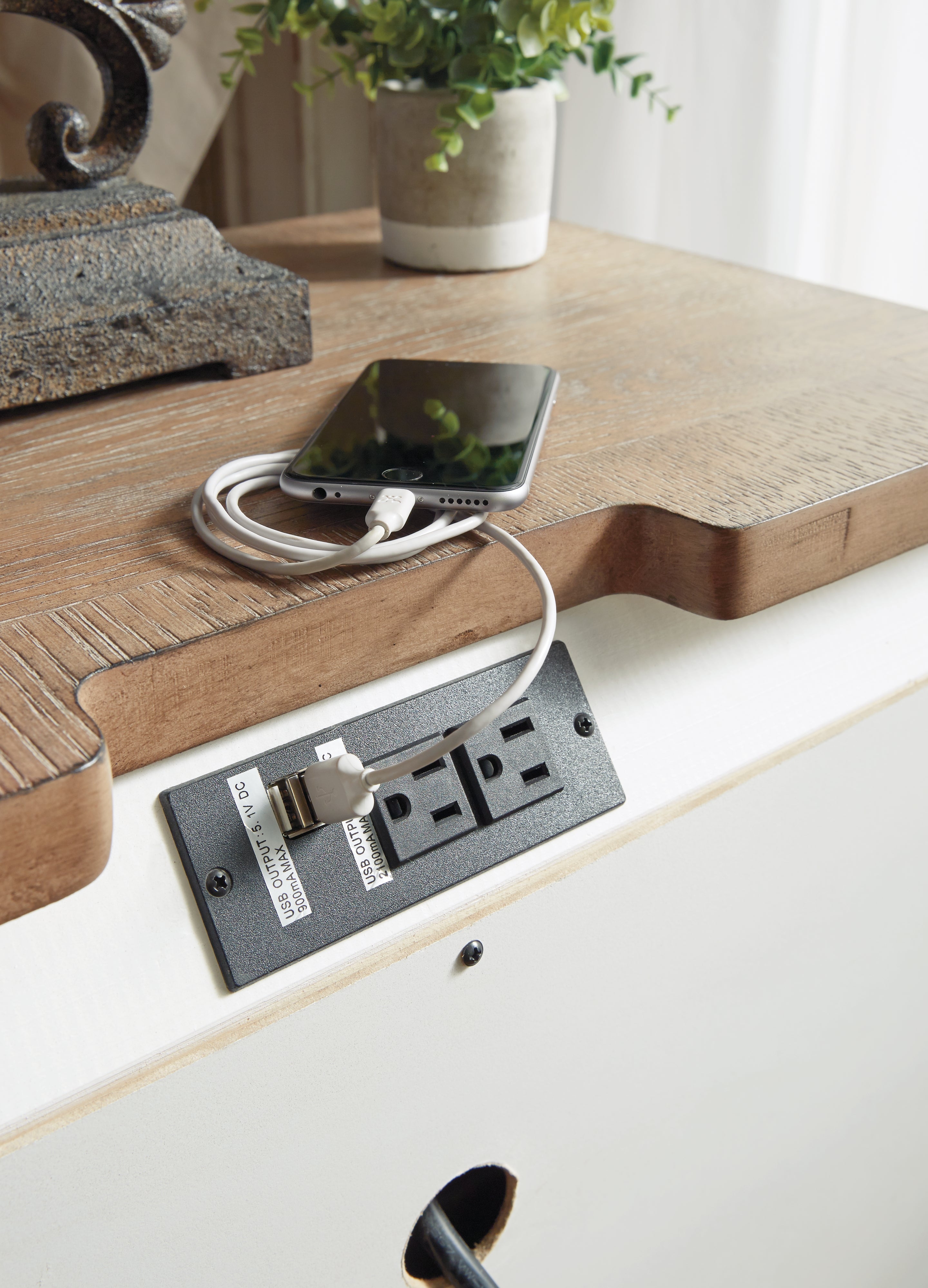 Realyn King Storage Bed, Dresser, Chest and 2 Nightstands