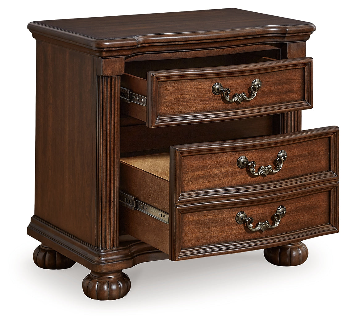 Lavinton King Poster Bed, Dresser, Mirror and 2 Nightstands
