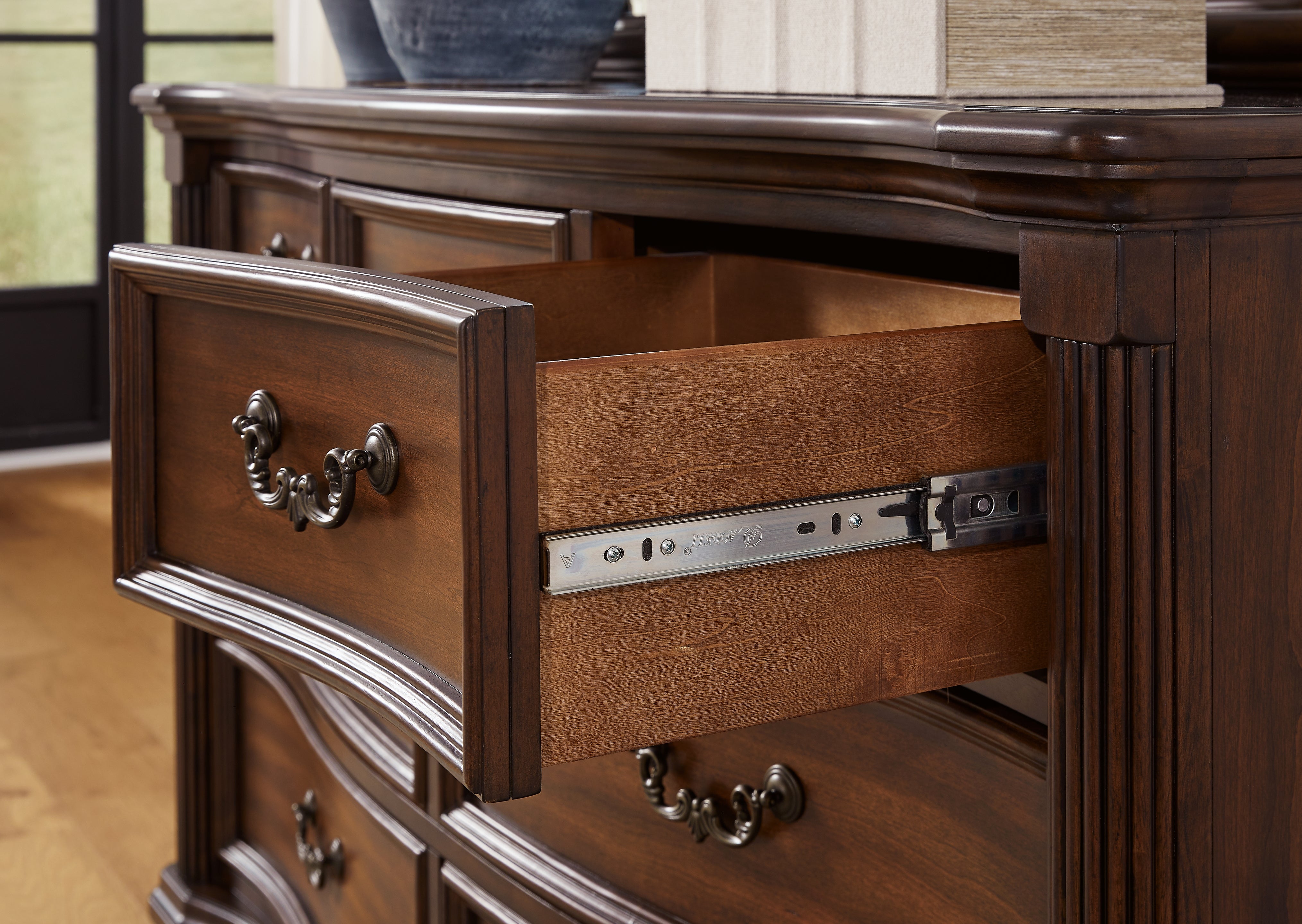 Lavinton King Poster Bed, Dresser, Mirror and 2 Nightstands