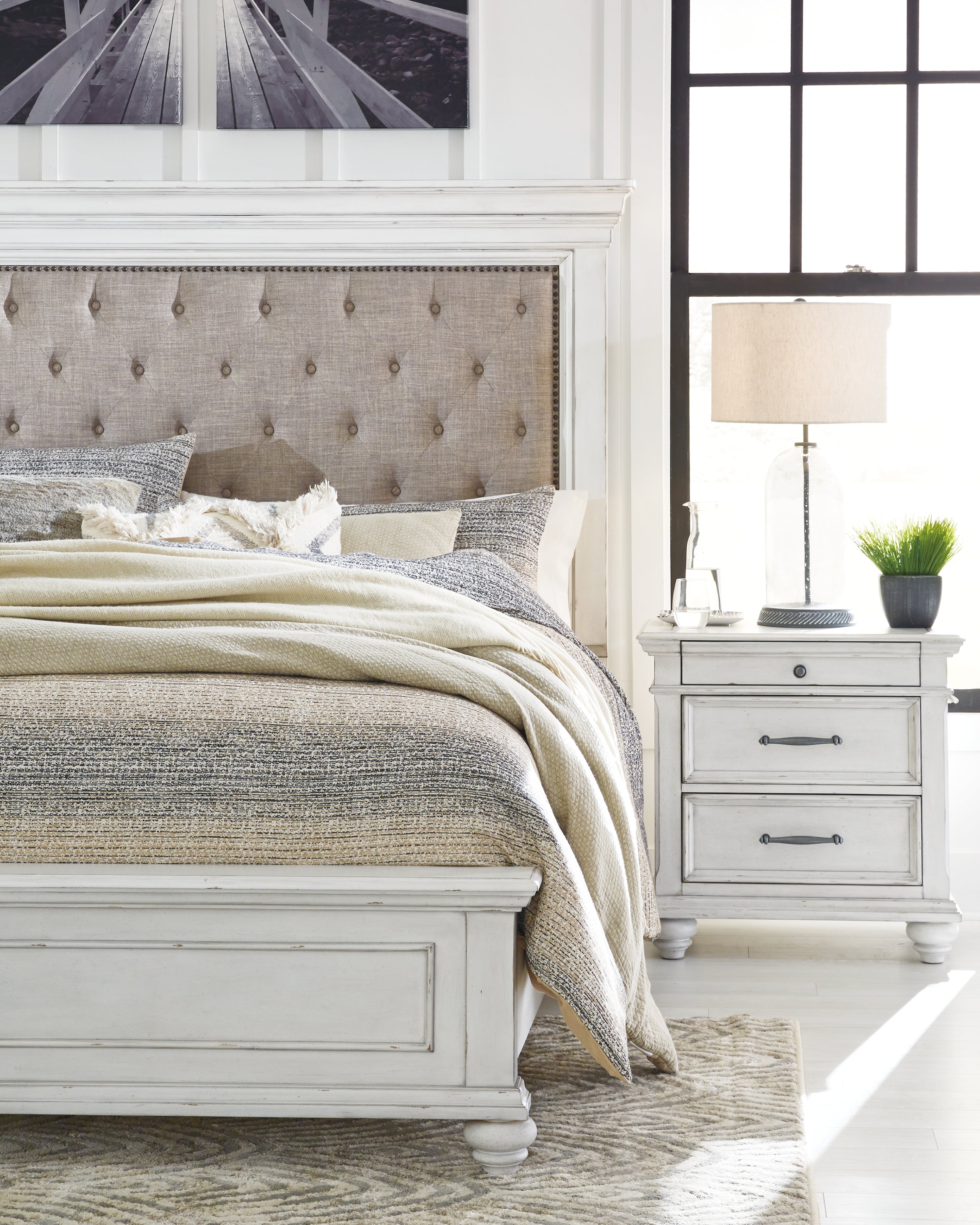 Kanwyn California King Panel Bed