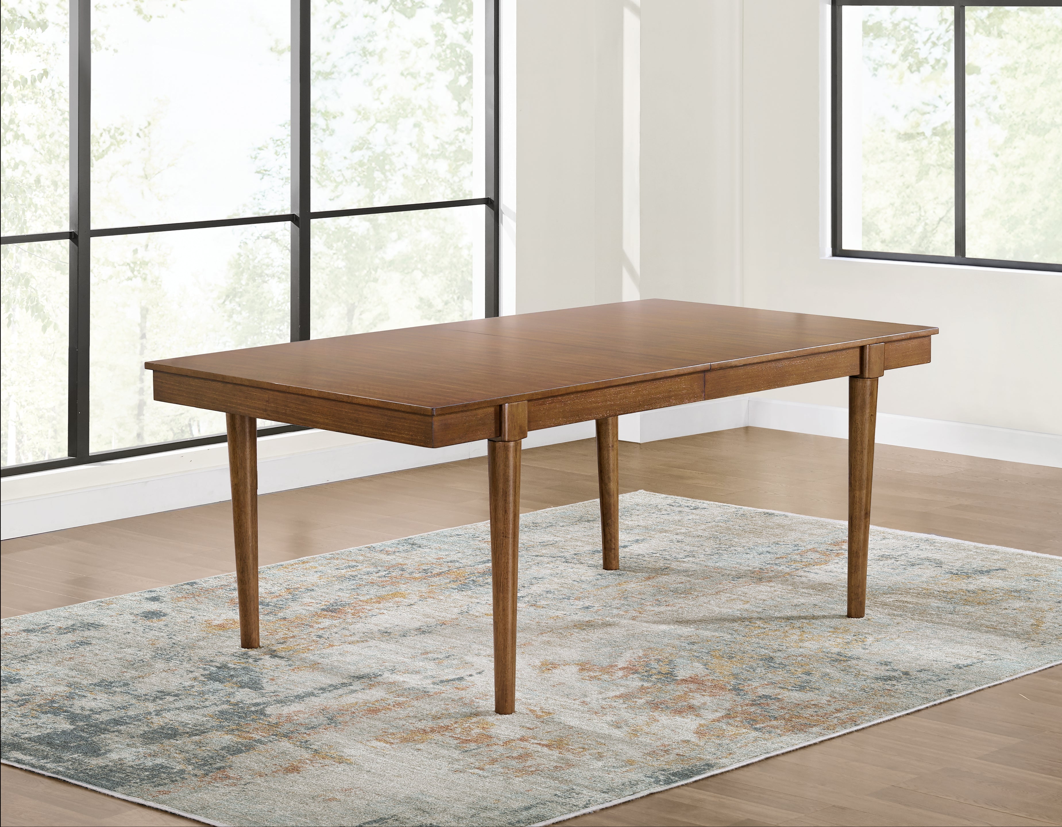 Lyncott Extension Dining Table and 4 Chairs
