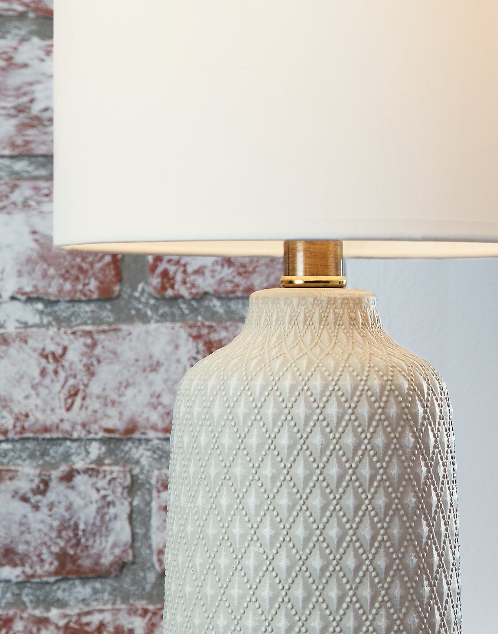 Donnford Table Lamp (Set of 2)