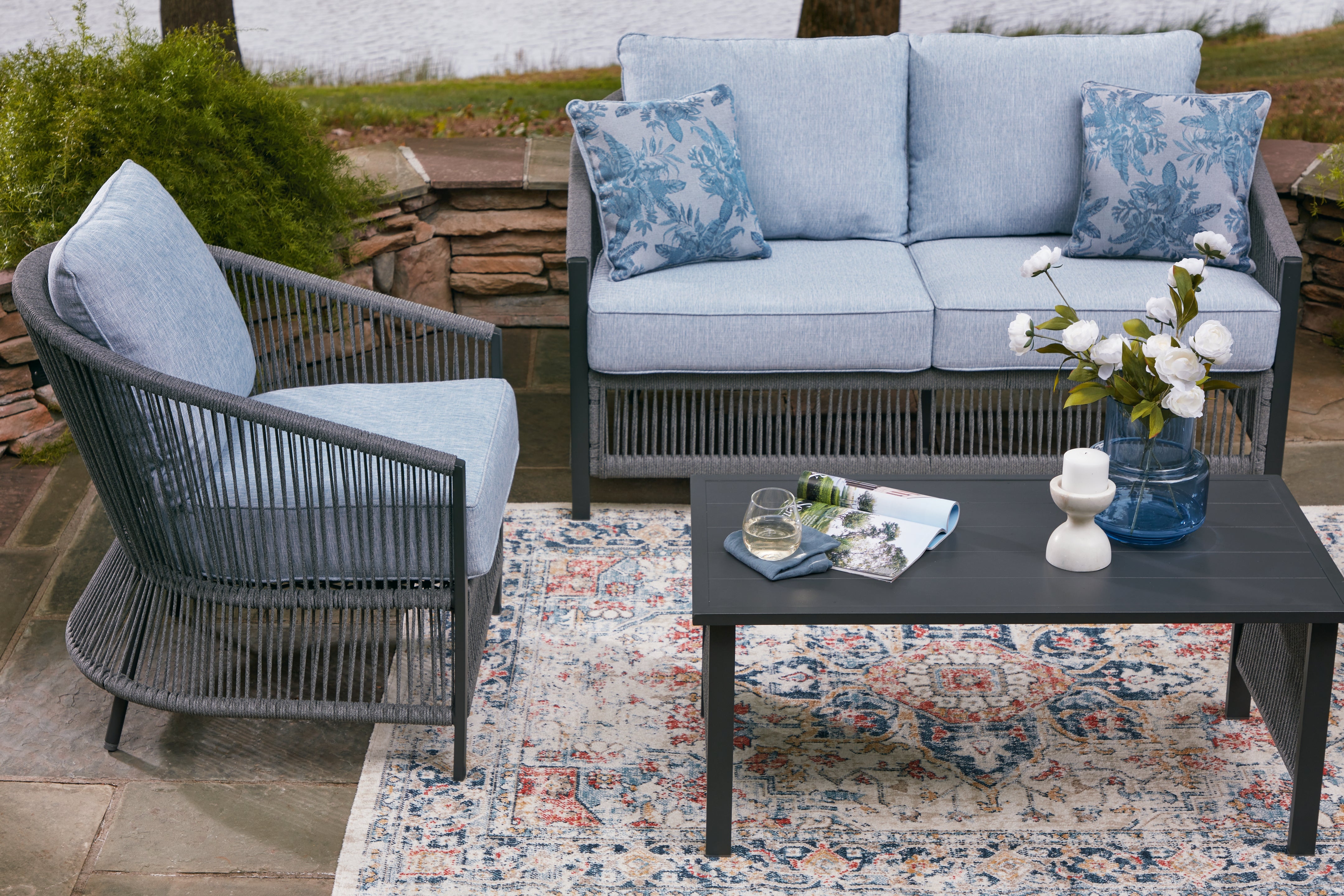 Bridges Beach Outdoor Love/Chairs/Table Set (Set of 4)
