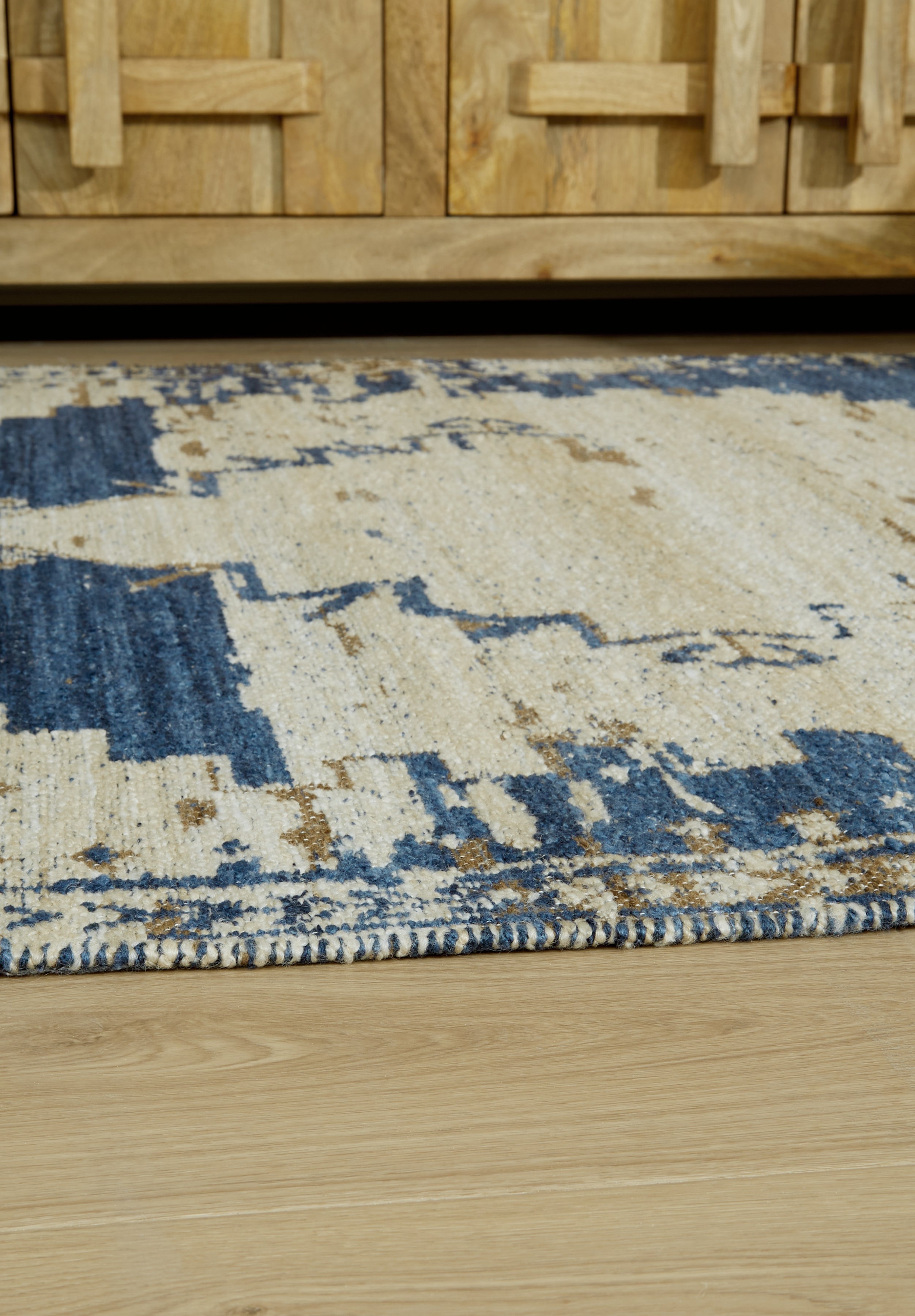 Varnler 8' x 10' Rug