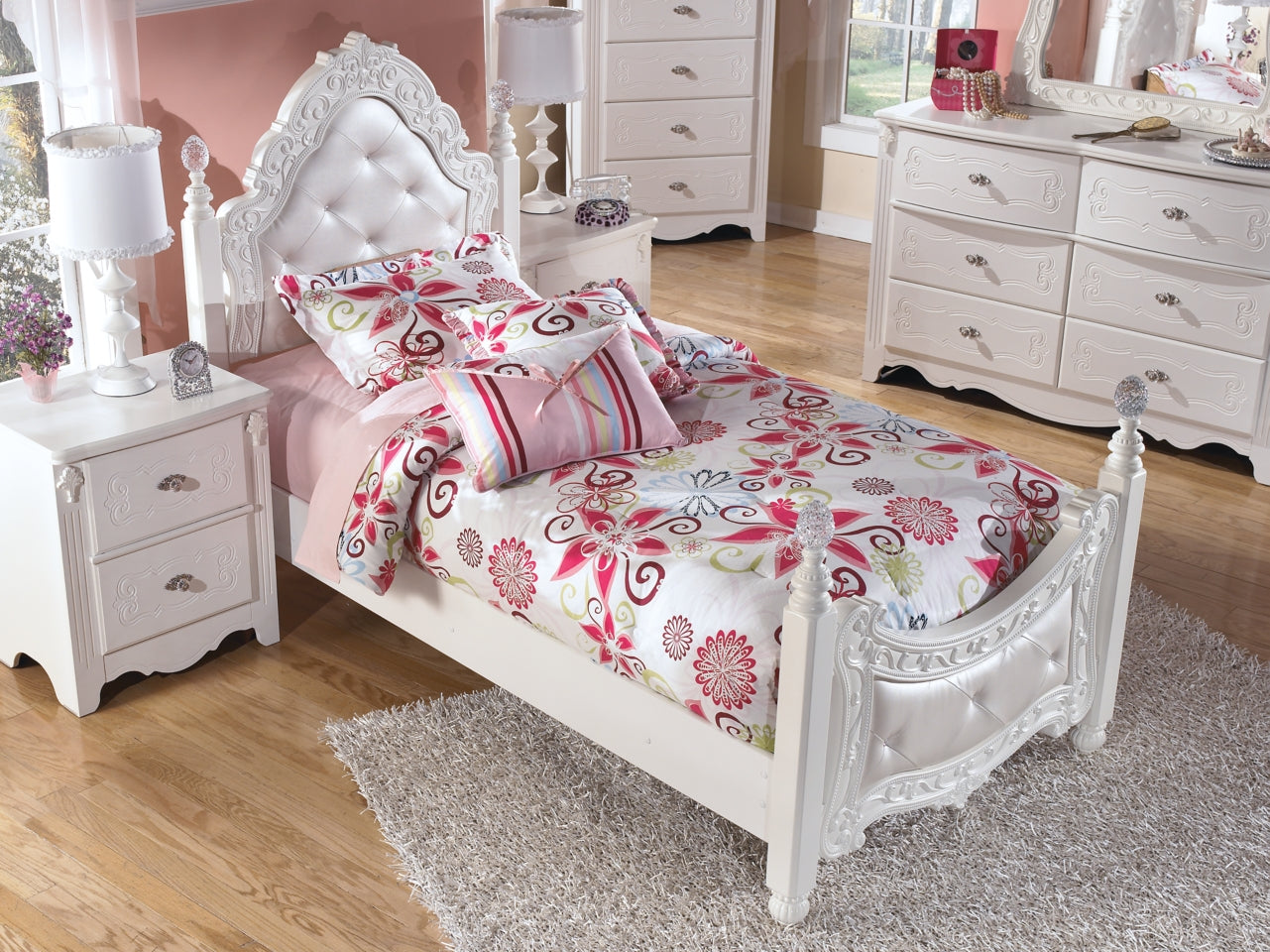 Exquisite Twin Poster Bed - MyWaynesHome #