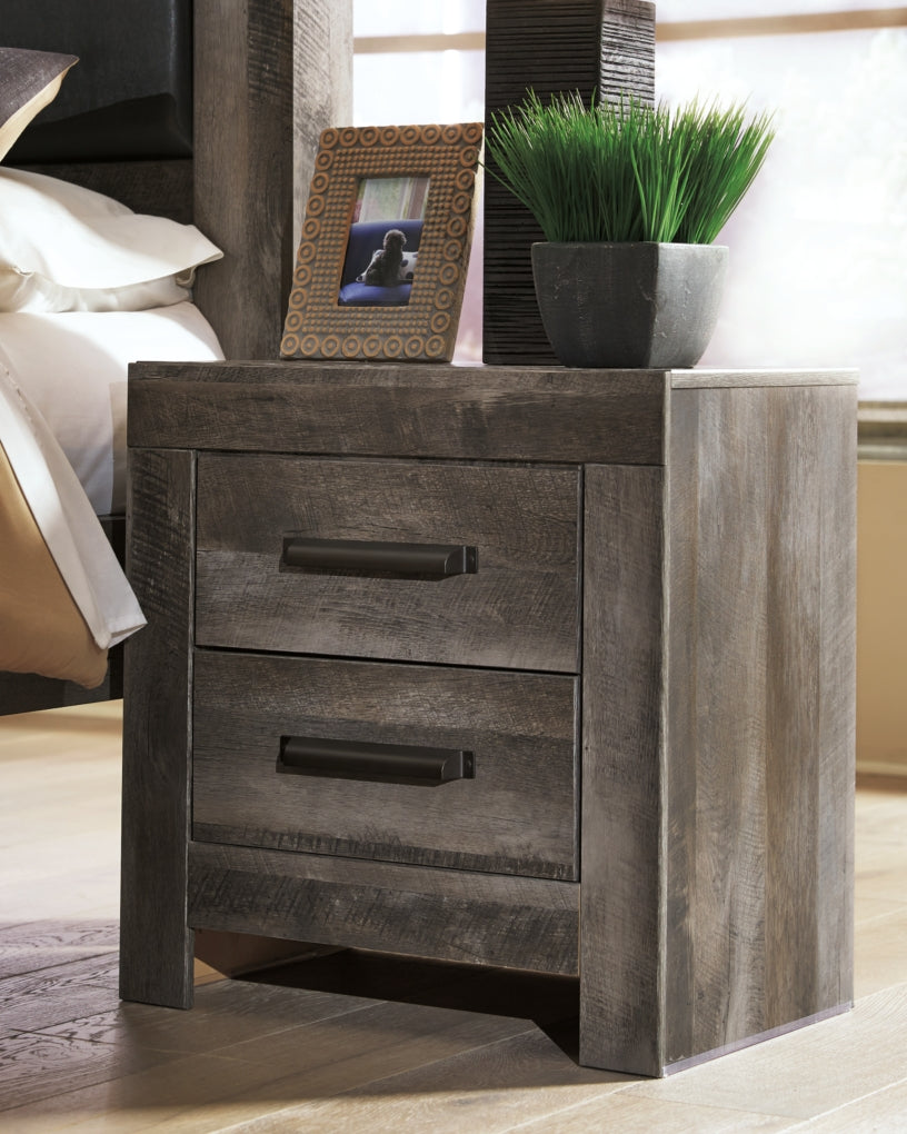 Wynnlow King Poster Bed with Mirrored Dresser and 2 Nightstands - MyWaynesHome #